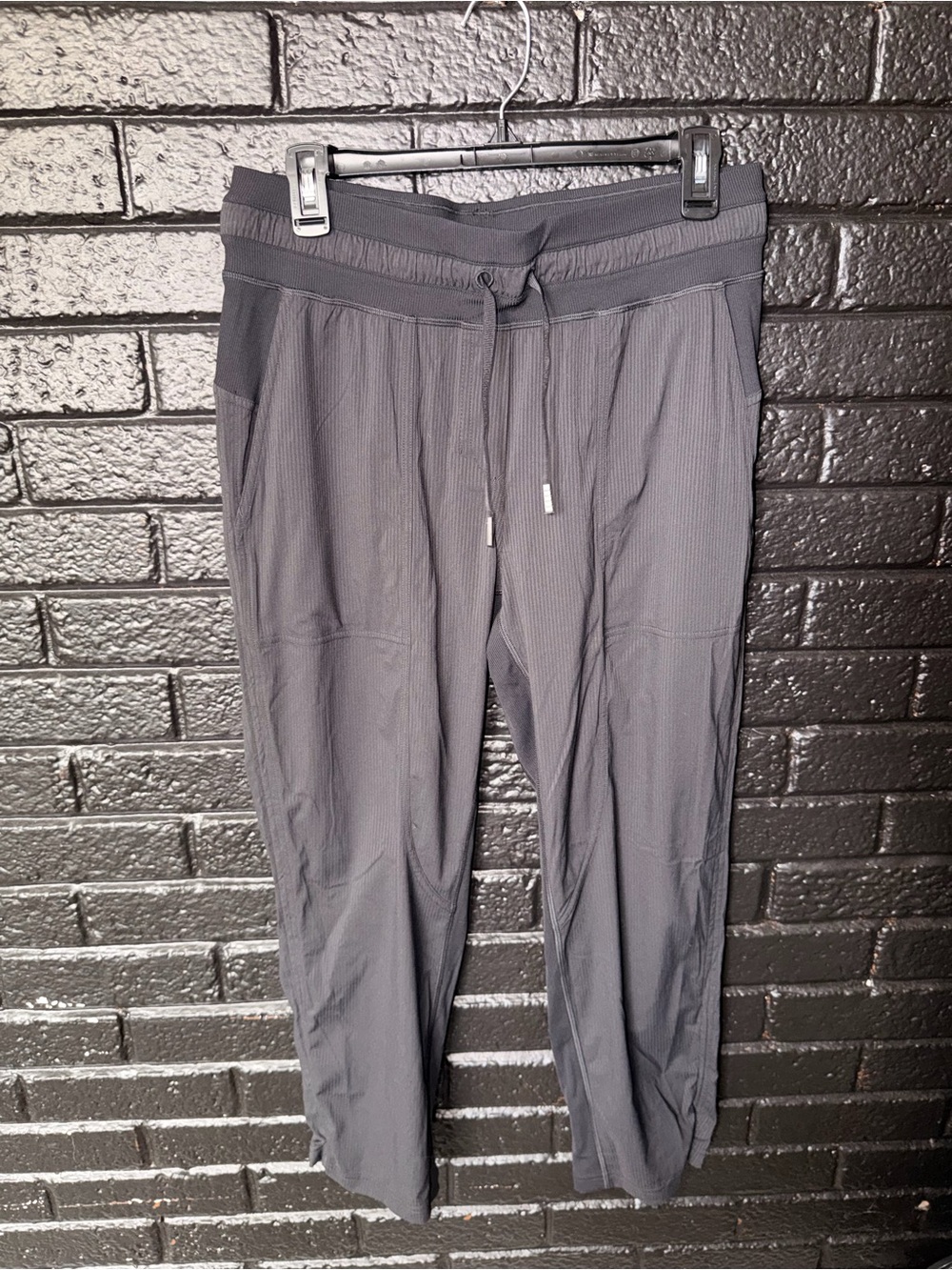 Lululemon Dance Studio Cropped Size 8 Square Dot